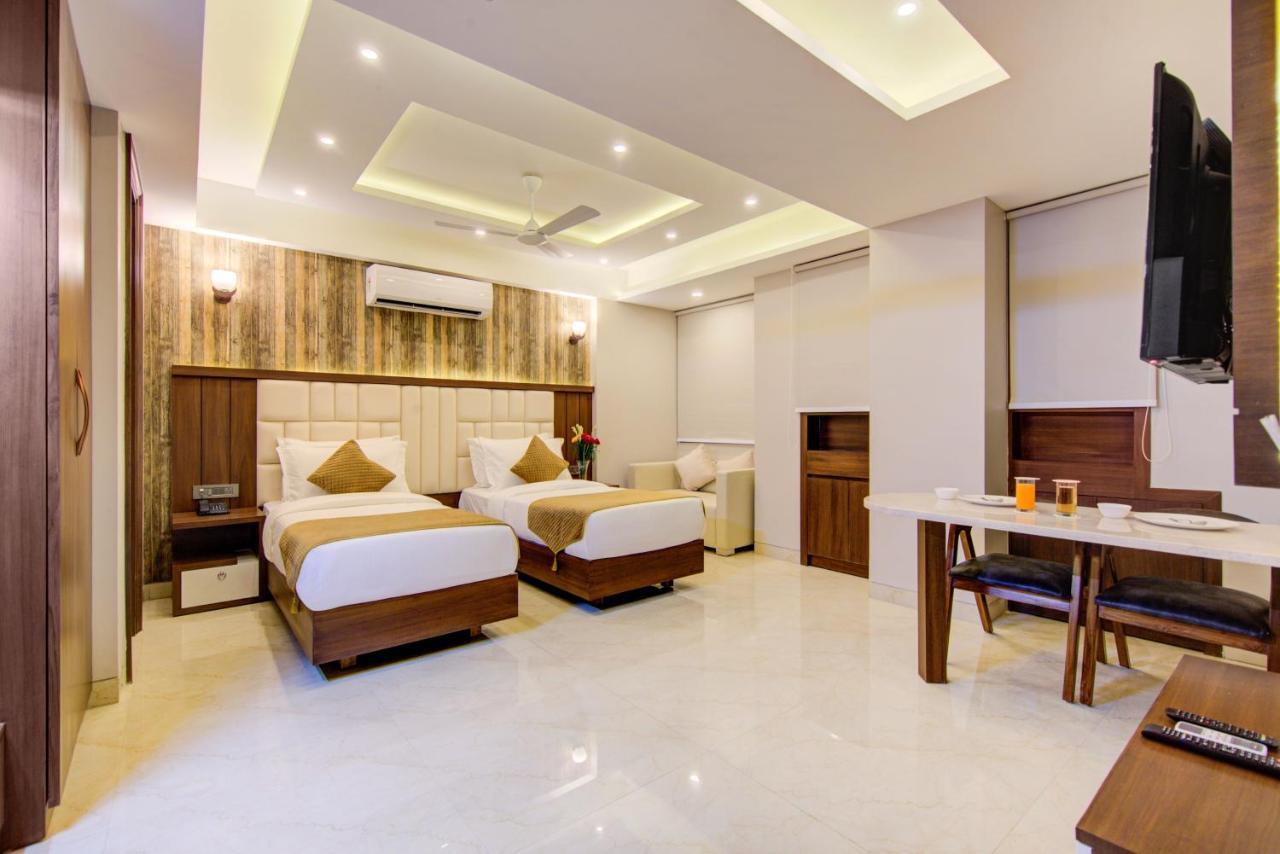 Le Tresor Hotel New Delhi Exterior photo