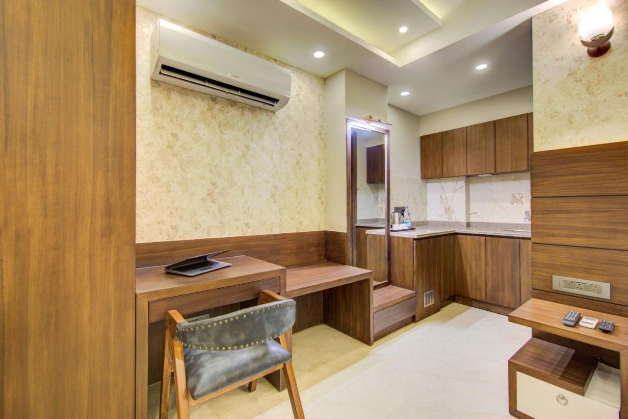 Le Tresor Hotel New Delhi Exterior photo