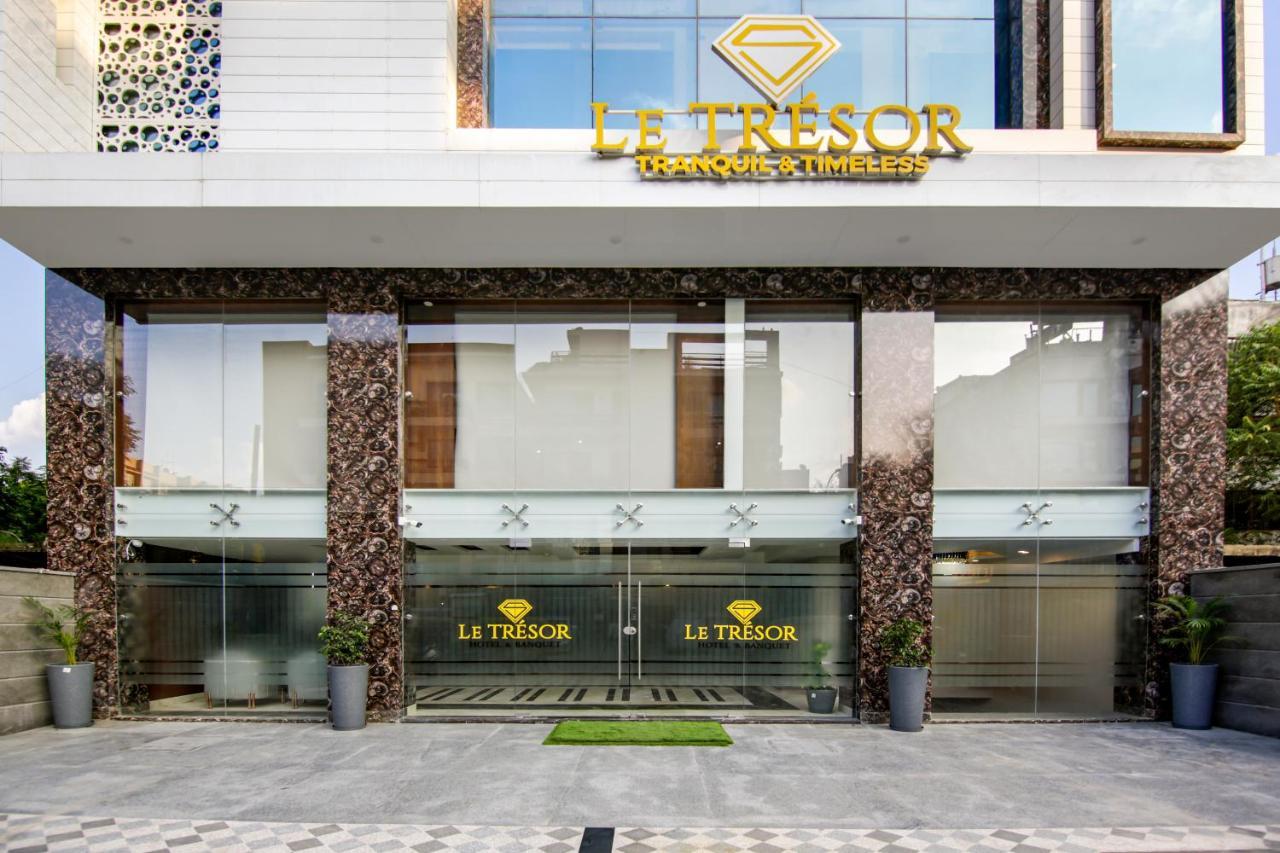 Le Tresor Hotel New Delhi Exterior photo