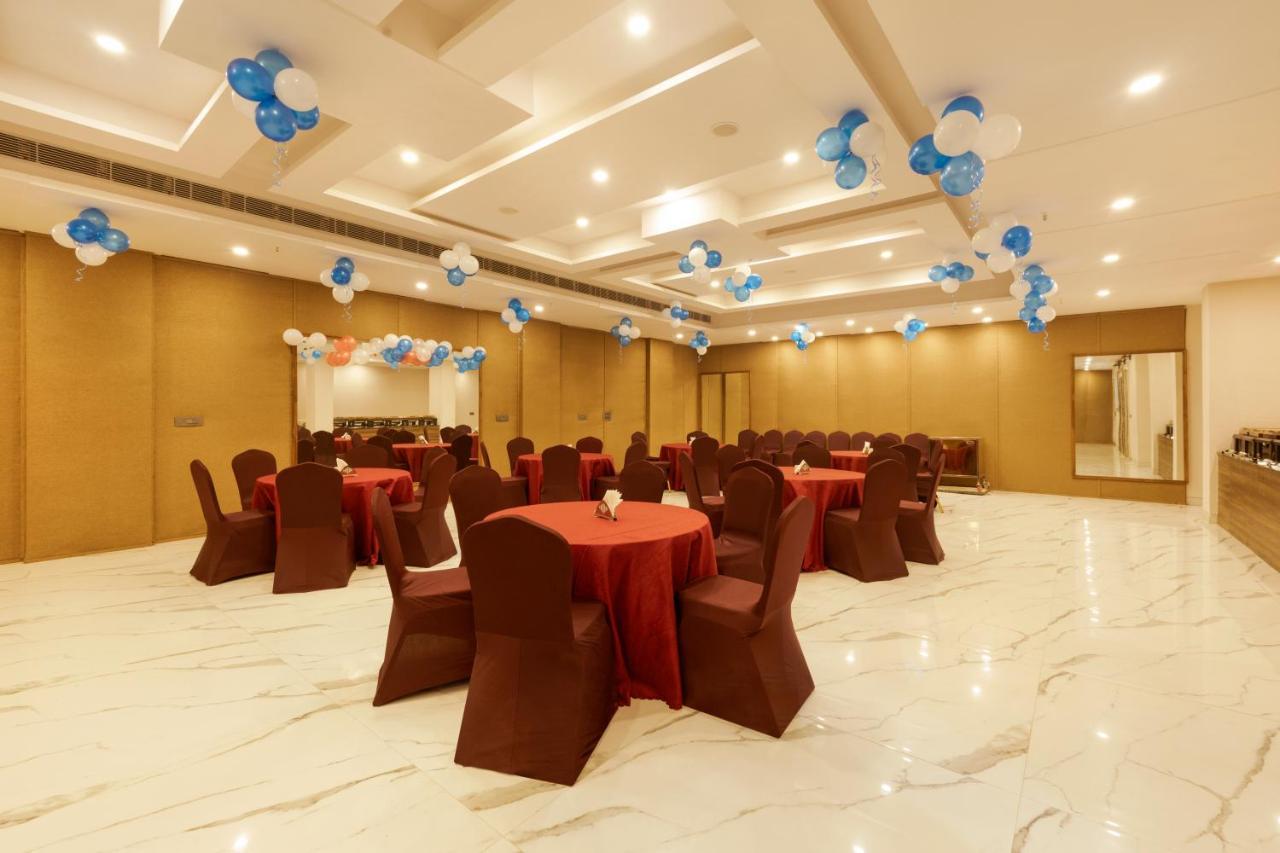 Le Tresor Hotel New Delhi Exterior photo