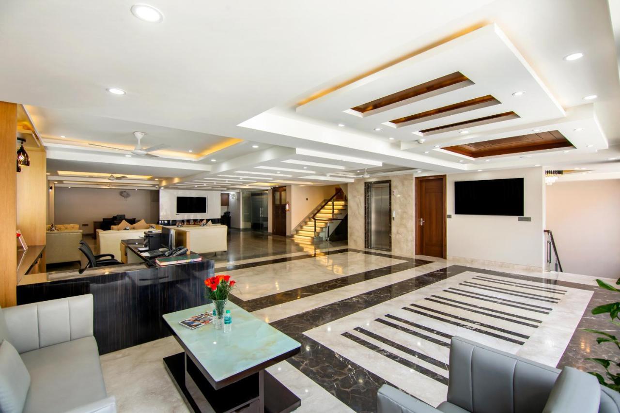 Le Tresor Hotel New Delhi Exterior photo