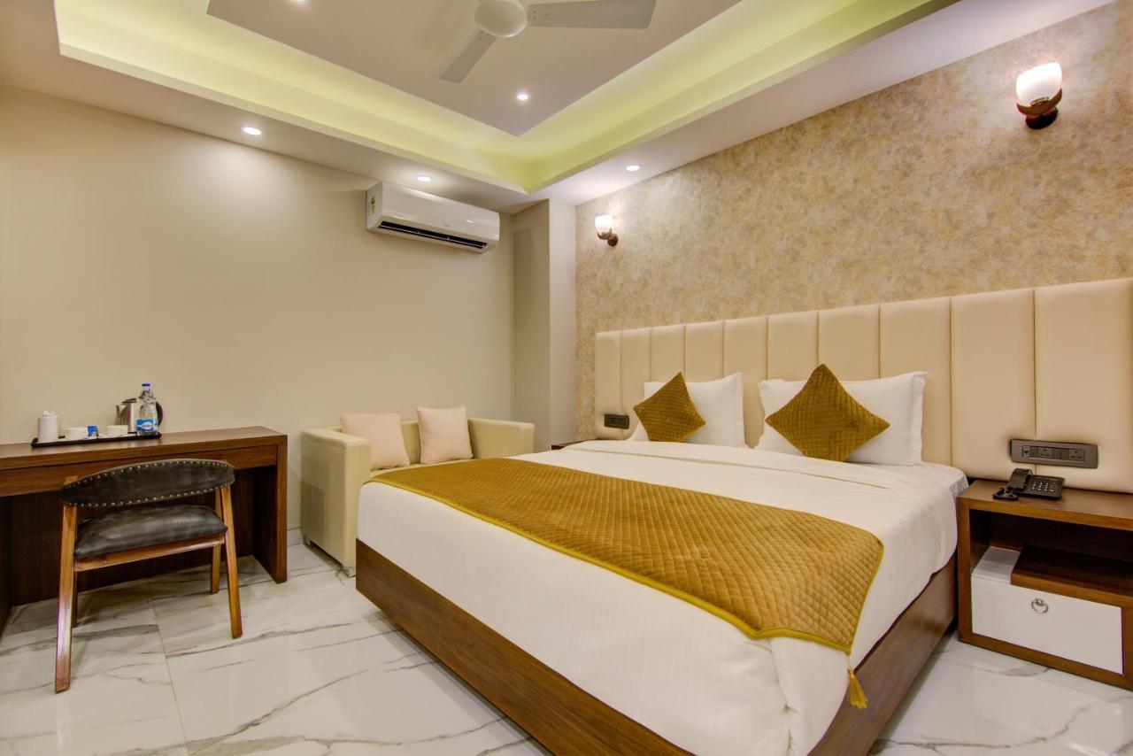 Le Tresor Hotel New Delhi Exterior photo