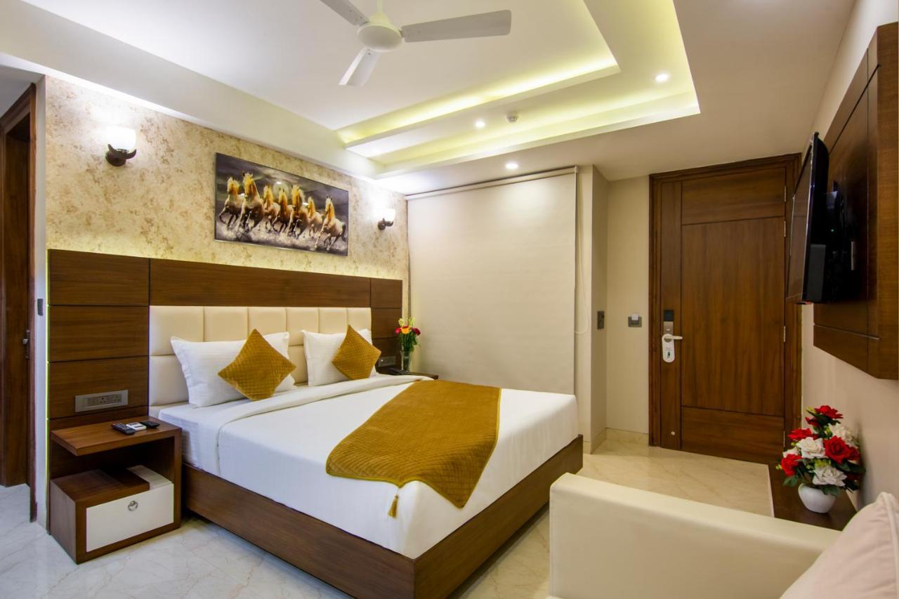 Le Tresor Hotel New Delhi Exterior photo