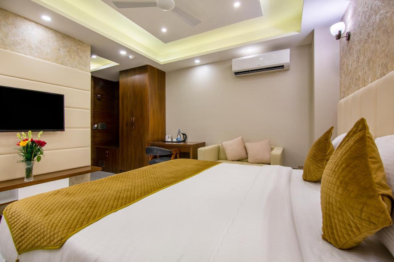 Le Tresor Hotel New Delhi Exterior photo